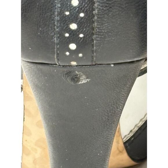 BETSEY JOHNSON Black and White Napoleon Oxford Wingtip Pump Women's Size 6.5 - Picture 5 of 7